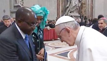 Papst-Franziskus-Diktator-Mugabe